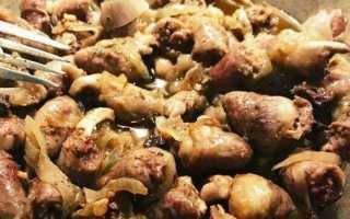 Как вкусно пожарить куриные сердечки с луком?