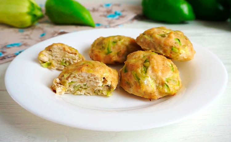 Диетические котлеты из куриной грудки с кабачком