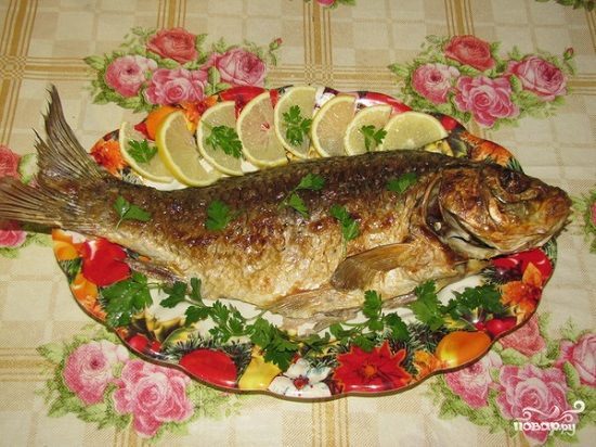 Сазан, запеченный в духовке