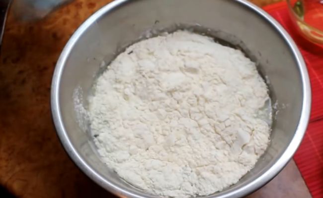 всыпаем муку